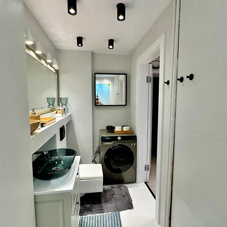 Apartment Silver Aircondition Wifi 1gbs 85'tv Netflix *