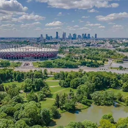 Silver Aircondition Wifi 1gbs 85'tv Netflix * Warsaw