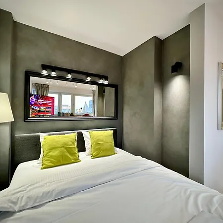 Silver Aircondition Wifi 1gbs 85'tv Netflix Apartment