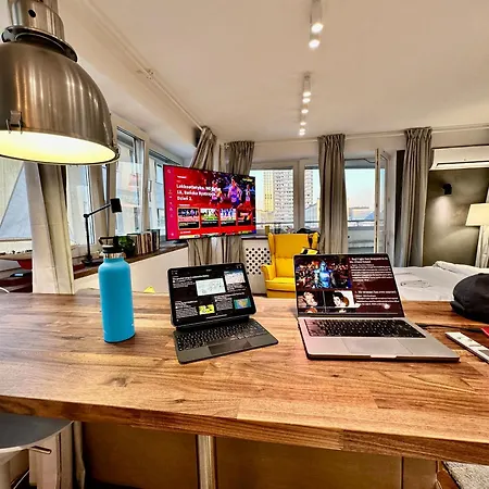 Silver Aircondition Wifi 1gbs 85'tv Netflix *