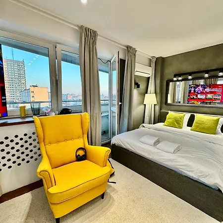 Silver Aircondition Wifi 1gbs 85'tv Netflix