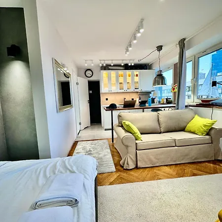 Apartment Silver Aircondition Wifi 1gbs 85'tv Netflix Warsaw