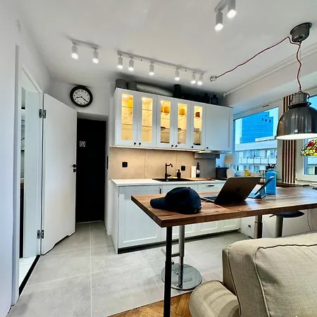 Apartment Silver Aircondition Wifi 1gbs 85'tv Netflix *