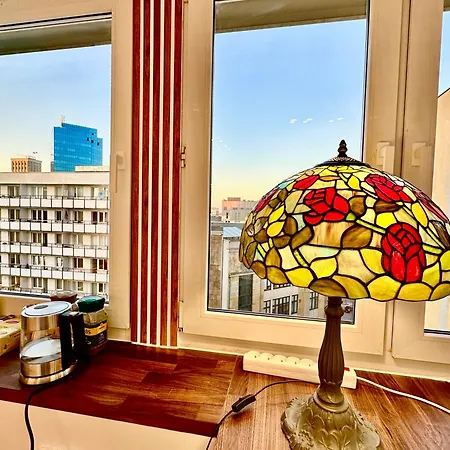 Silver Aircondition Wifi 1gbs 85'tv Netflix *