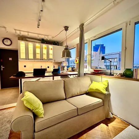 Silver Aircondition Wifi 1gbs 85'tv Netflix * Warszawa